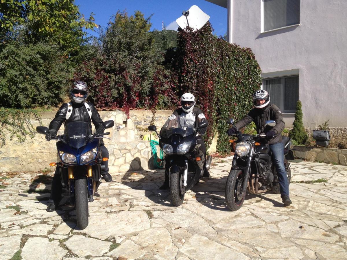 קסטוריה Guesthouse Vissinokipos - Biker Friendly - Motorradhotel מראה חיצוני תמונה